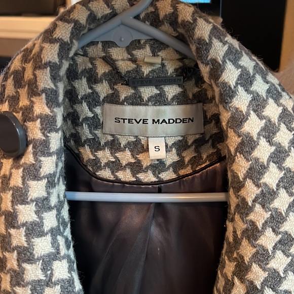 Gorgeous Steve Madden, chevron pattern, teddy coat with a gorgeous pleat! - Picture 2 of 4